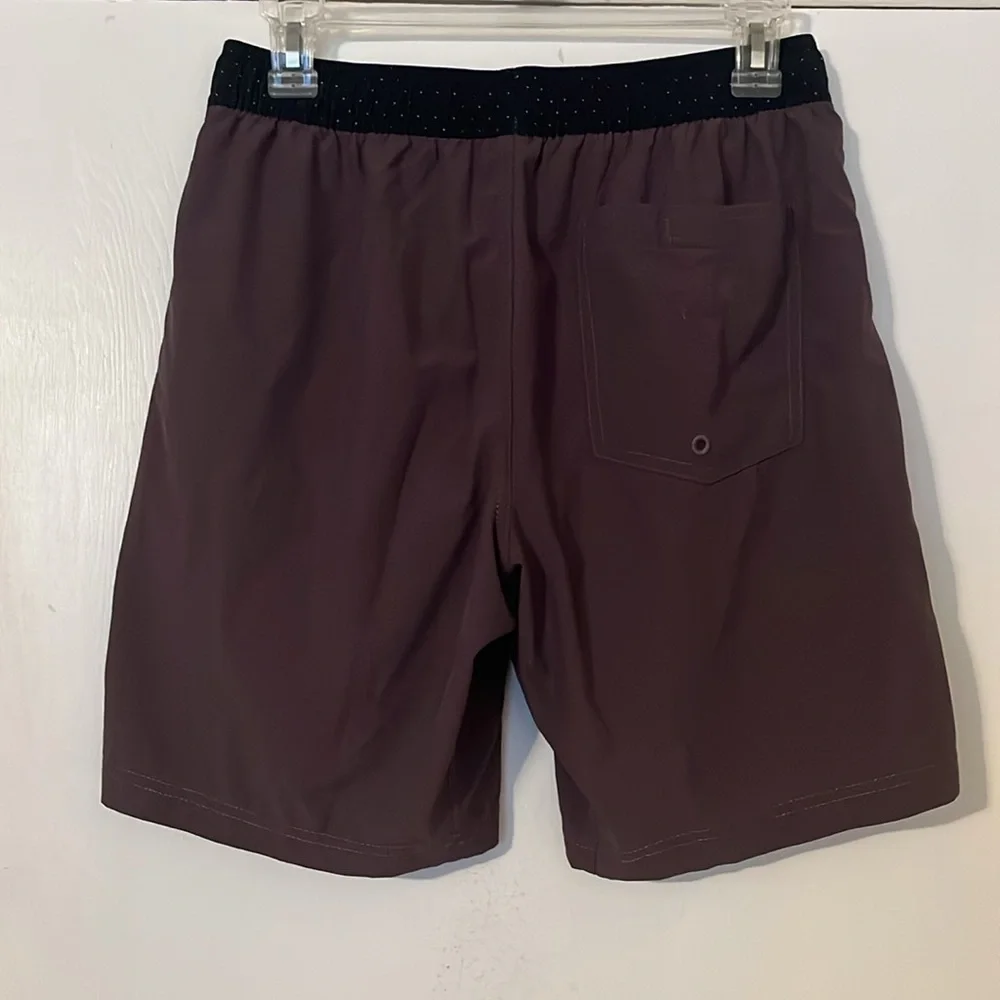 Vuori Men's Kore Shorts Lined 8" Plum/Black Small Running Exercise Lightweight - Picture 6 of 8